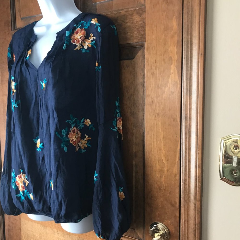 NWT Figueroa & Flower Blueberry w/Embroidered Flowers Peasant Blouse Large - Picture 5 of 13